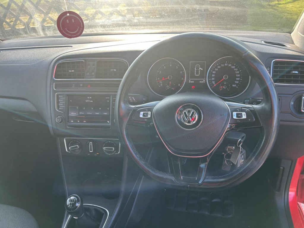 VOLKSWAGEN POLO