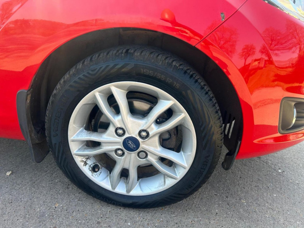 View FORD FIESTA 1.0T EcoBoost Zetec Euro 6 (s/s) 5dr