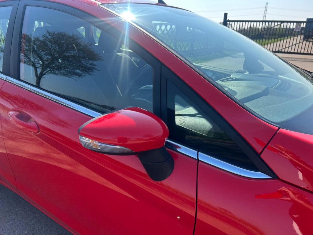 View FORD FIESTA 1.0T EcoBoost Zetec Euro 6 (s/s) 5dr