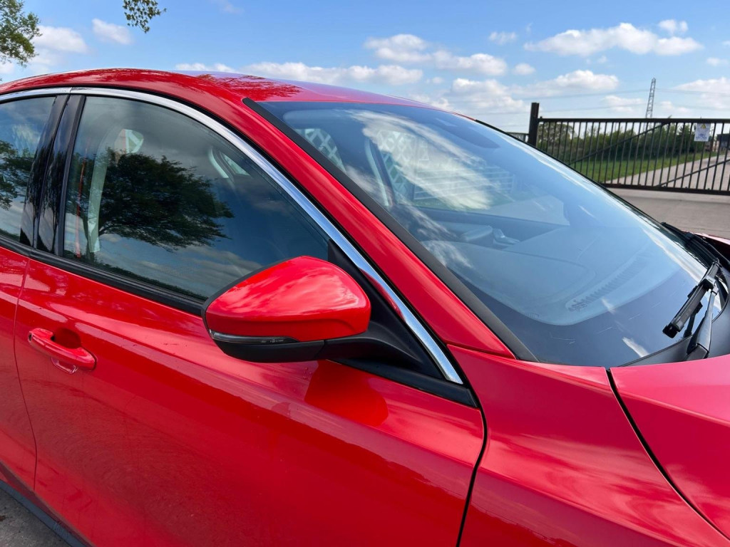 View FORD FOCUS 1.0T EcoBoost Zetec Euro 6 (s/s) 5dr