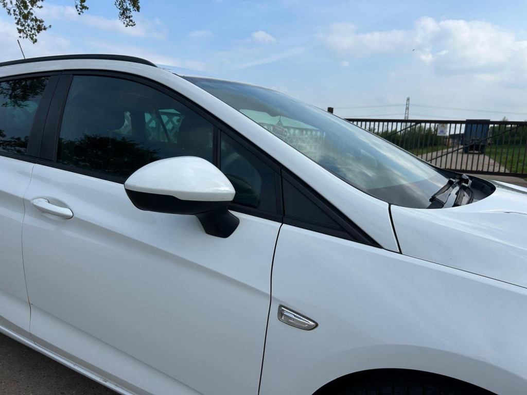 View VAUXHALL ASTRA 1.5 Turbo D SE Sports Tourer Euro 6 (s/s) 5dr