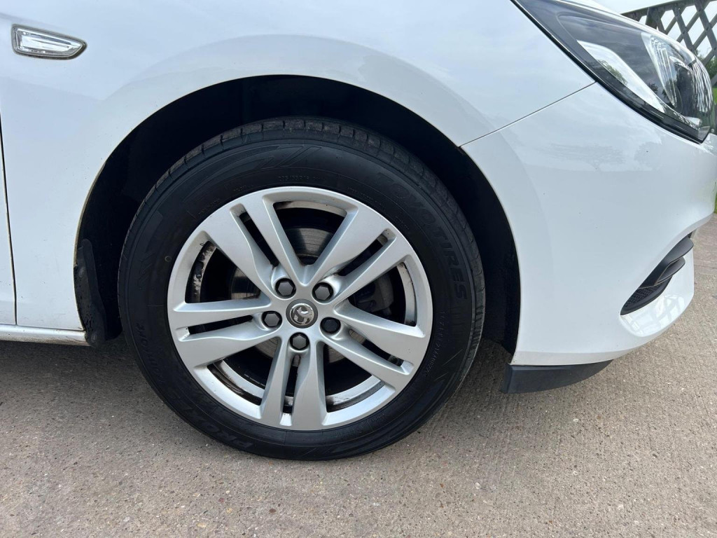 View VAUXHALL ASTRA 1.5 Turbo D SE Sports Tourer Euro 6 (s/s) 5dr
