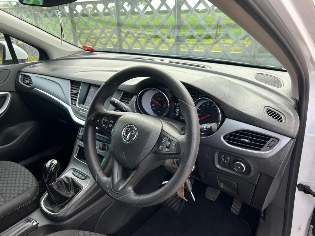 VAUXHALL ASTRA