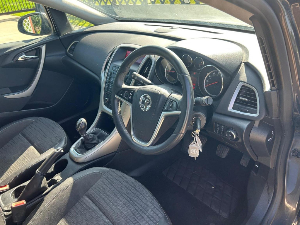 VAUXHALL ASTRA