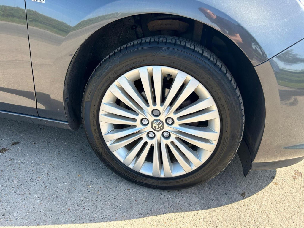 View VAUXHALL ASTRA 1.6 16v Excite Euro 5 5dr