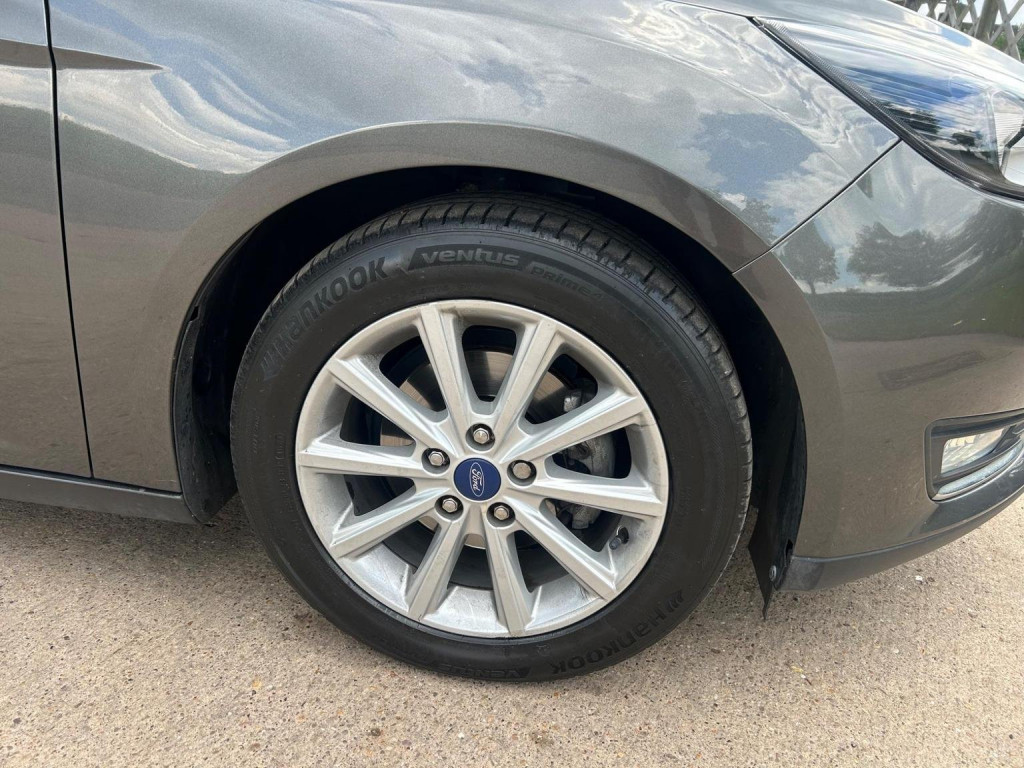 View FORD FOCUS 1.0T EcoBoost Titanium Euro 6 (s/s) 5dr