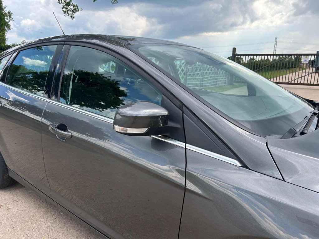 View FORD FOCUS 1.0T EcoBoost Titanium Euro 6 (s/s) 5dr