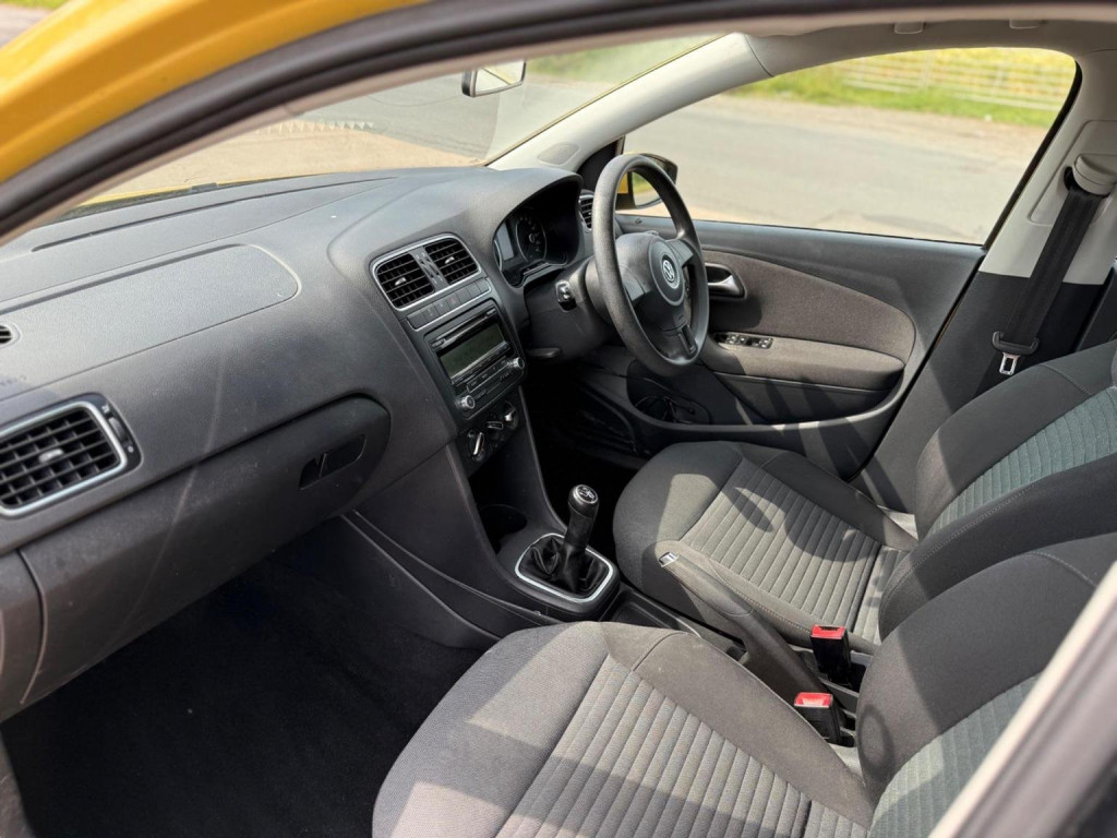 VOLKSWAGEN POLO