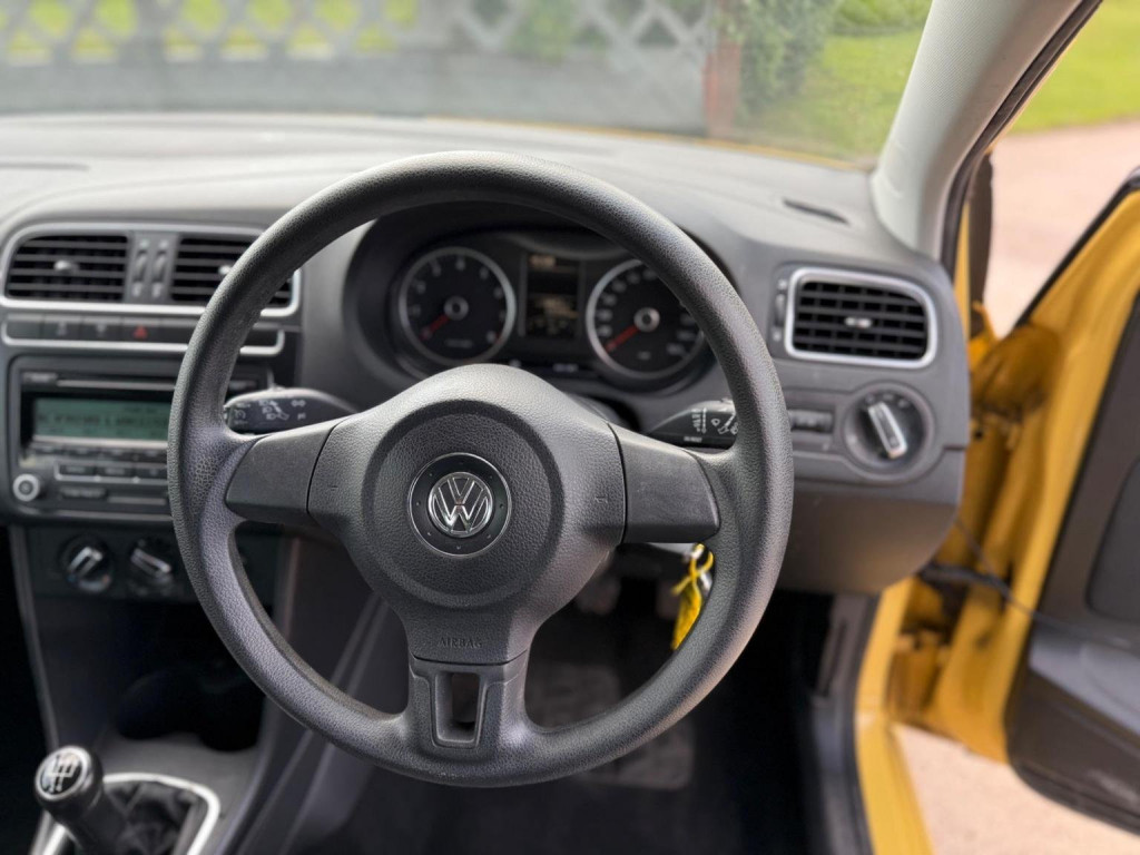 VOLKSWAGEN POLO