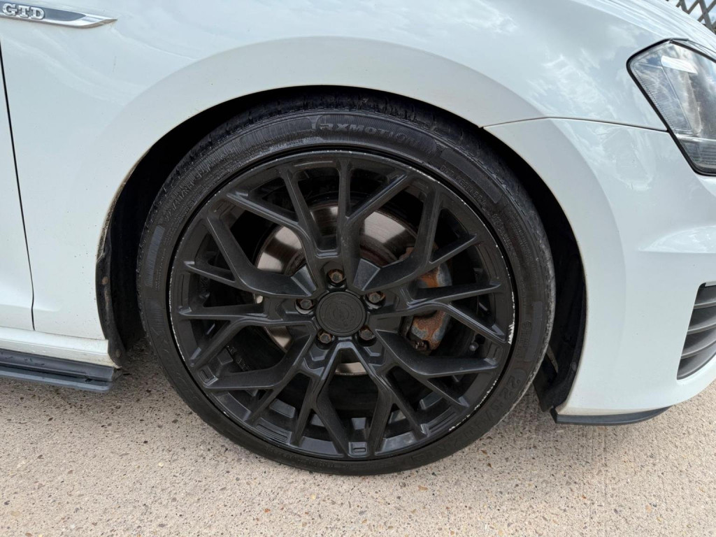 View VOLKSWAGEN GOLF 2.0 TDI BlueMotion Tech GTD Euro 6 (s/s) 3dr