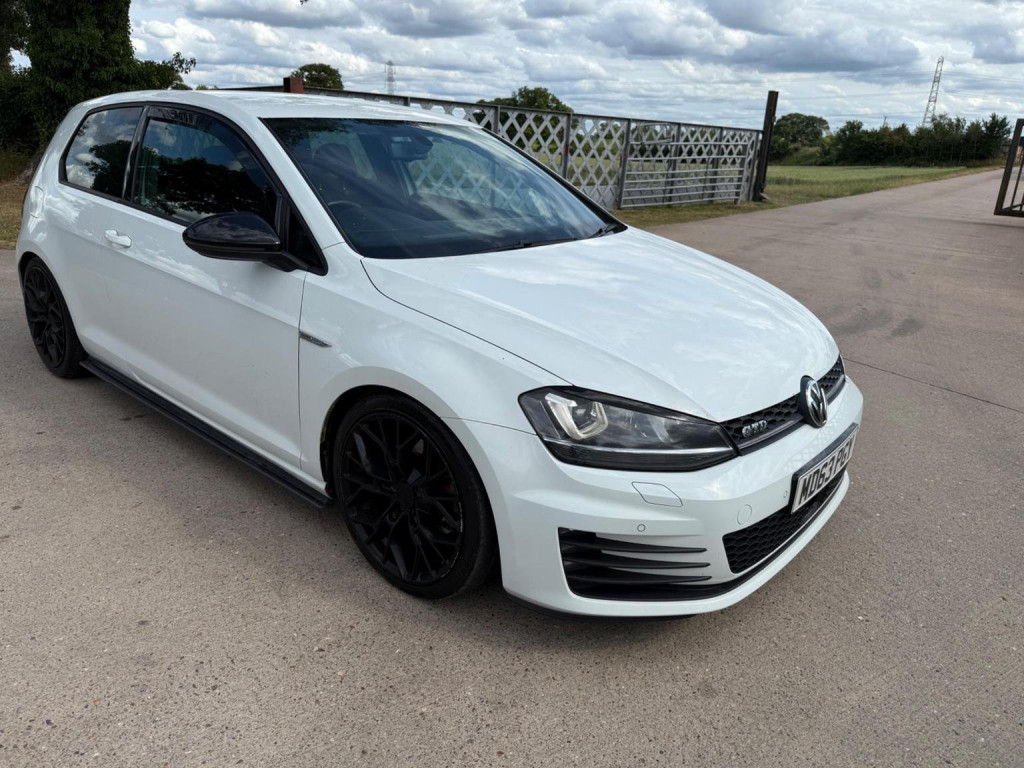 View VOLKSWAGEN GOLF 2.0 TDI BlueMotion Tech GTD Euro 6 (s/s) 3dr