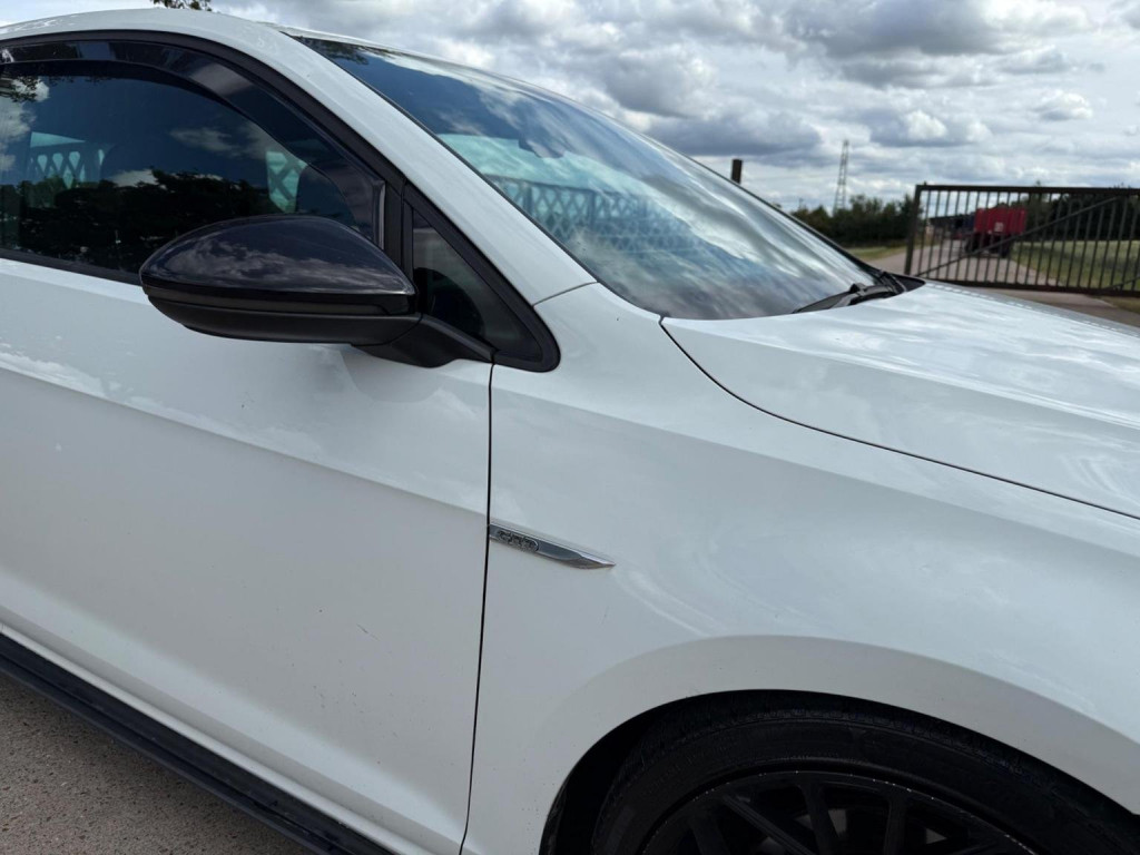 View VOLKSWAGEN GOLF 2.0 TDI BlueMotion Tech GTD Euro 6 (s/s) 3dr