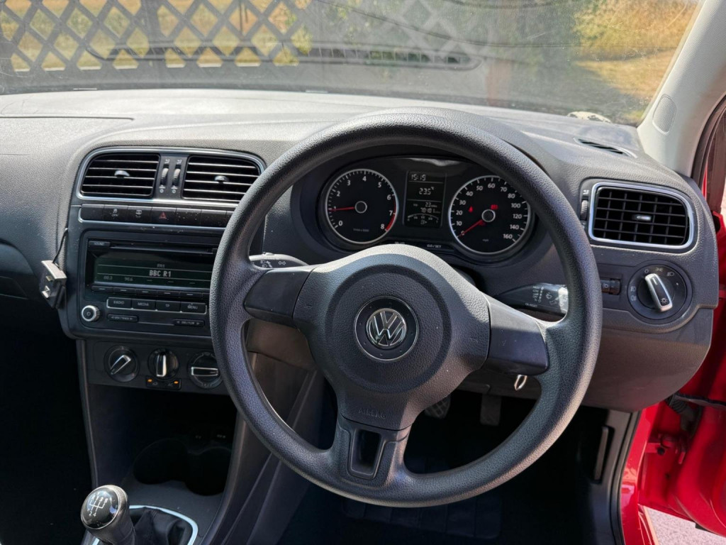 VOLKSWAGEN POLO