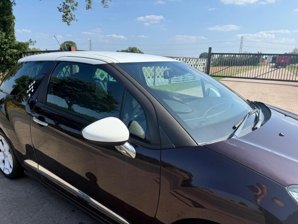 View CITROEN DS3 1.2 PureTech DStyle Ice Euro 6 (s/s) 3dr