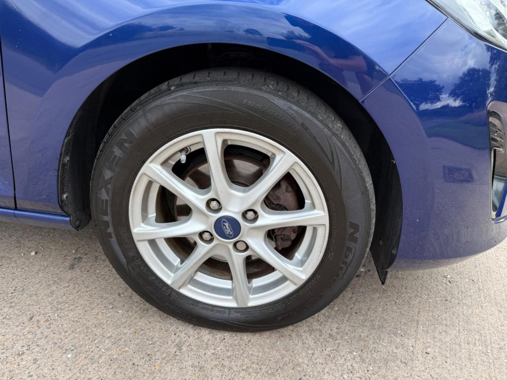 View FORD FIESTA 1.0T EcoBoost Zetec Euro 6 (s/s) 5dr