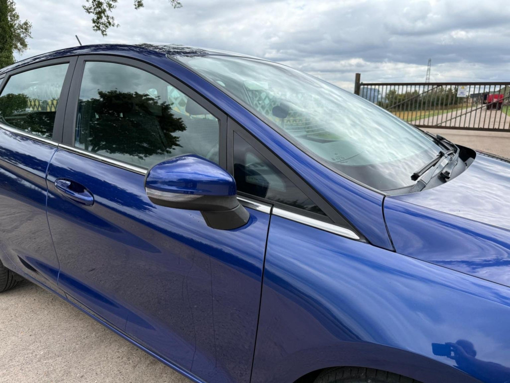 View FORD FIESTA 1.0T EcoBoost Zetec Euro 6 (s/s) 5dr