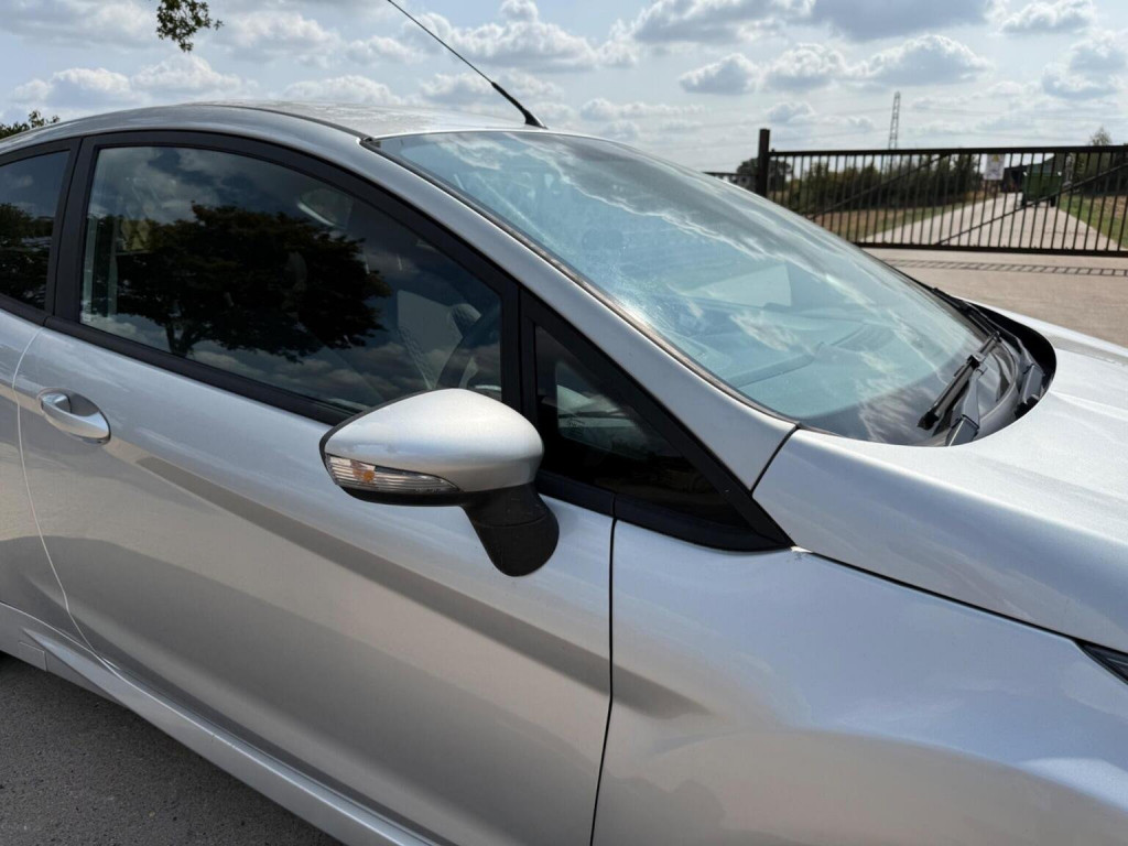 View FORD FIESTA 1.0T EcoBoost Zetec S Euro 6 (s/s) 3dr