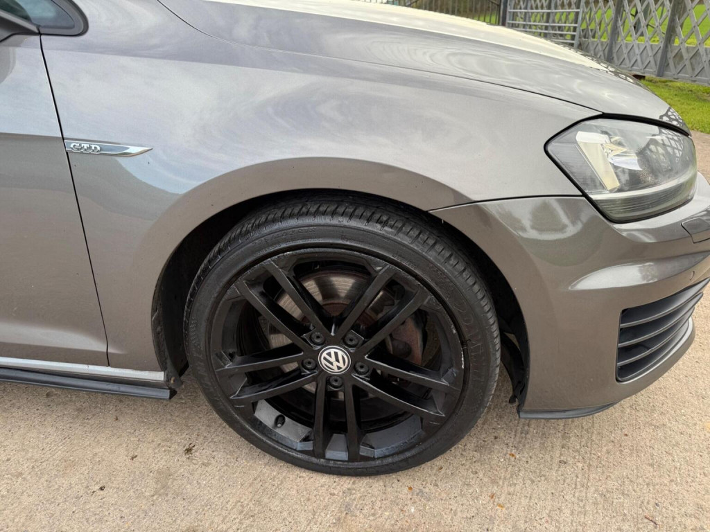 View VOLKSWAGEN GOLF 2.0 TDI BlueMotion Tech GTD Euro 6 (s/s) 5dr