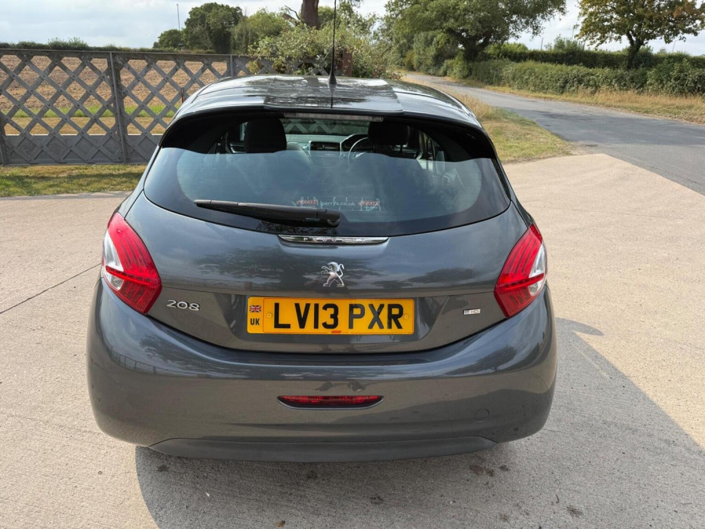 PEUGEOT 208