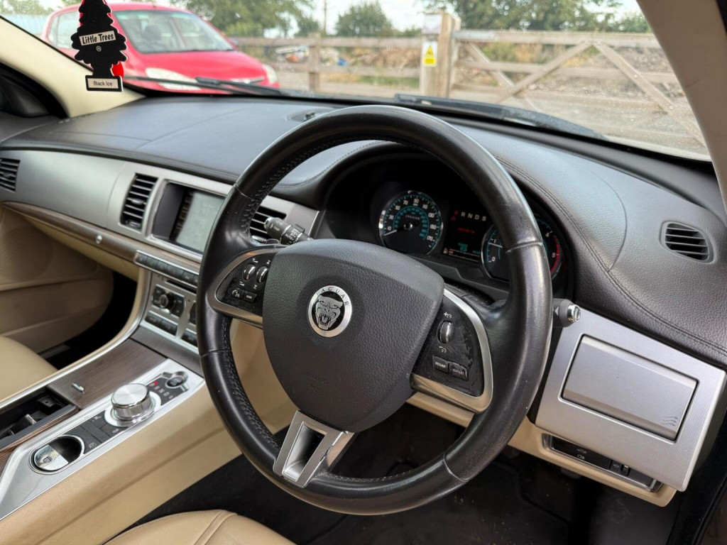 View JAGUAR XF 2.2d Luxury Auto Euro 5 (s/s) 4dr