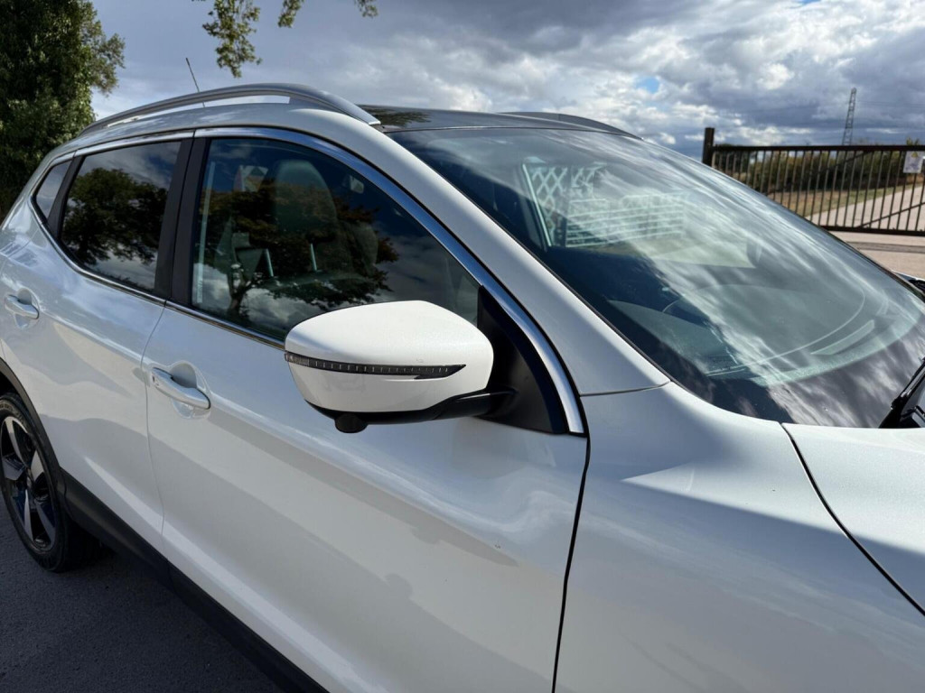 View NISSAN QASHQAI 1.2 DIG-T N-Vision 2WD Euro 6 (s/s) 5dr