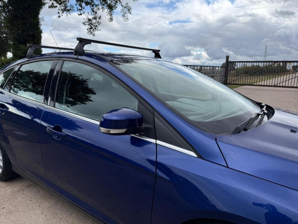 View FORD FOCUS 1.0T EcoBoost Zetec Euro 6 (s/s) 5dr