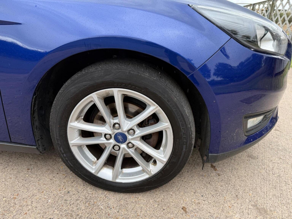 View FORD FOCUS 1.0T EcoBoost Zetec Euro 6 (s/s) 5dr