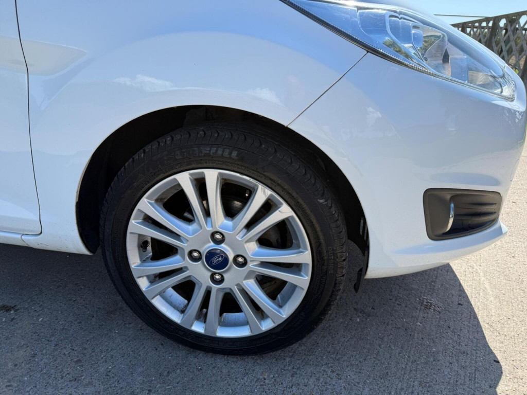 View FORD FIESTA 1.0 Zetec Euro 5 (s/s) 5dr