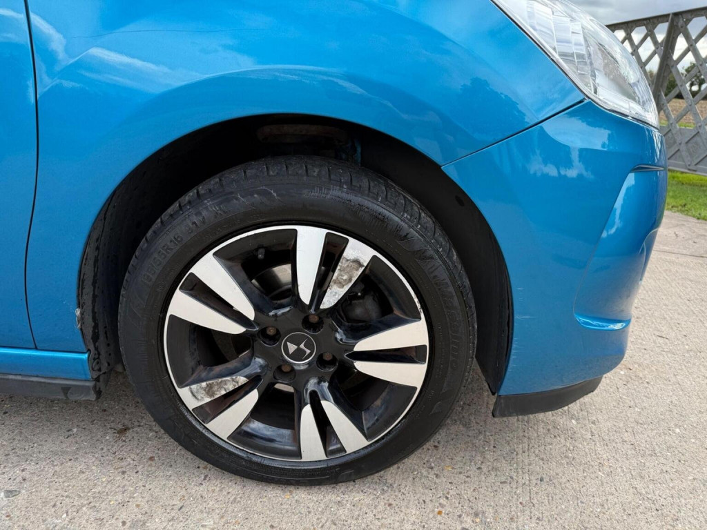 View DS AUTOMOBILES DS 3 1.2 PureTech DSign Euro 6 3dr