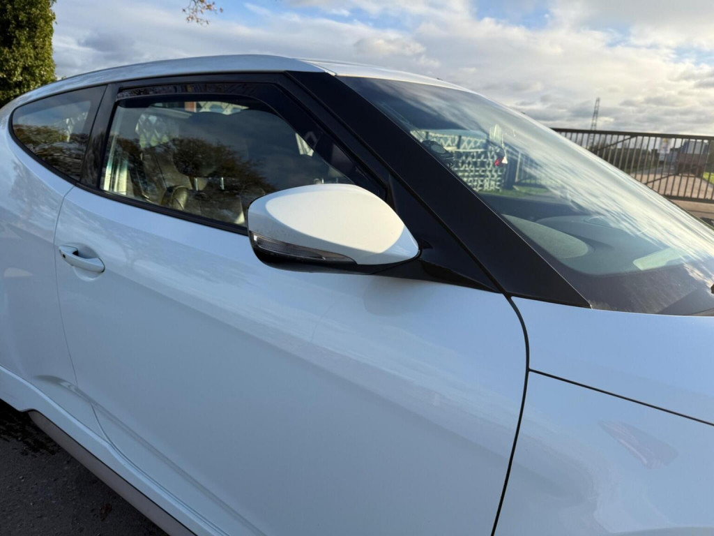 View HYUNDAI VELOSTER 1.6 T-GDi Turbo SE Euro 5 4dr
