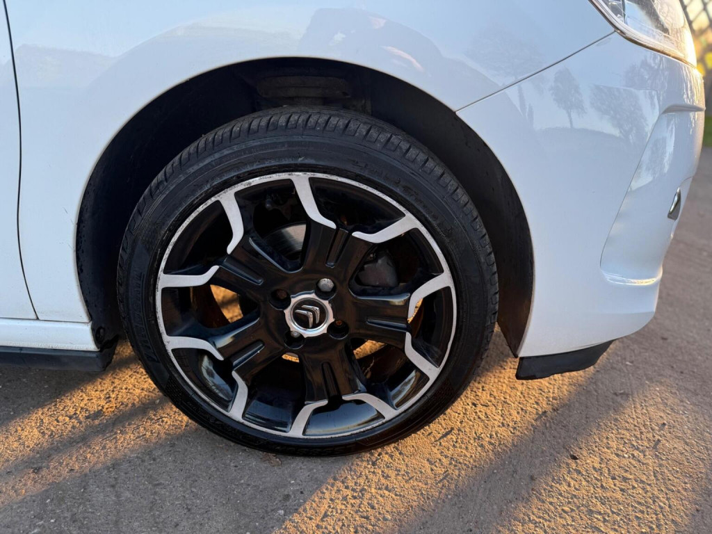 View CITROEN DS3 1.6 VTi DStyle Plus Euro 5 3dr