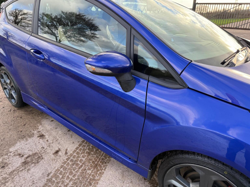 View FORD FIESTA 1.6T EcoBoost ST-3 Euro 6 3dr