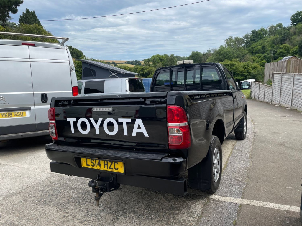 TOYOTA HILUX