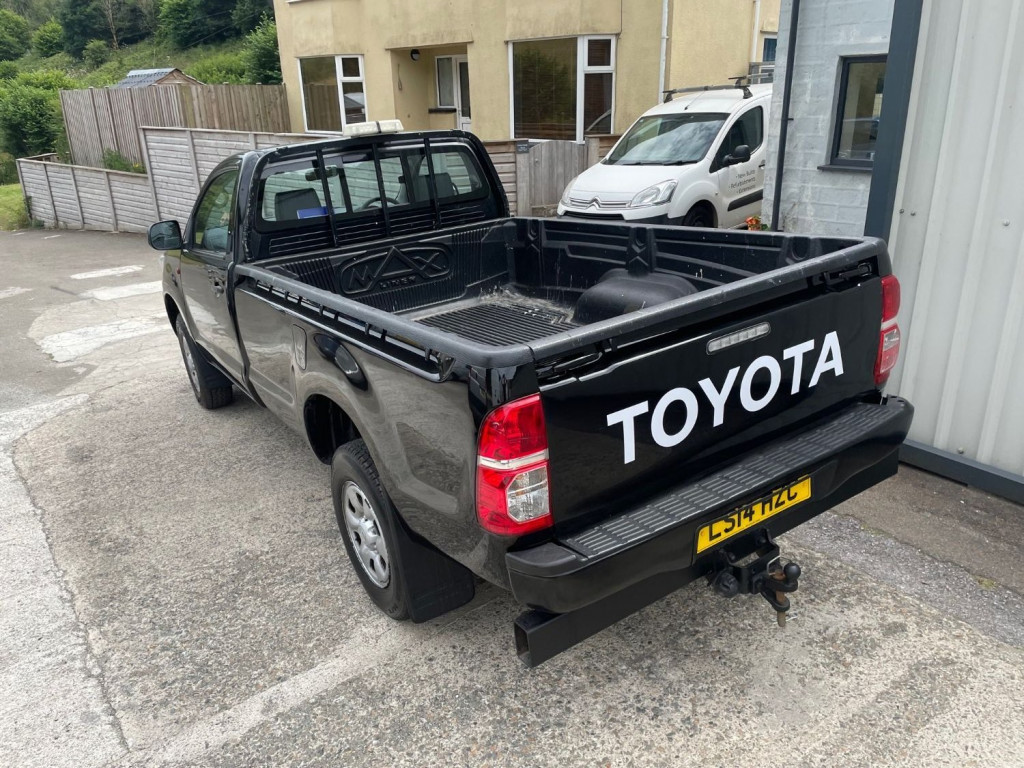 TOYOTA HILUX