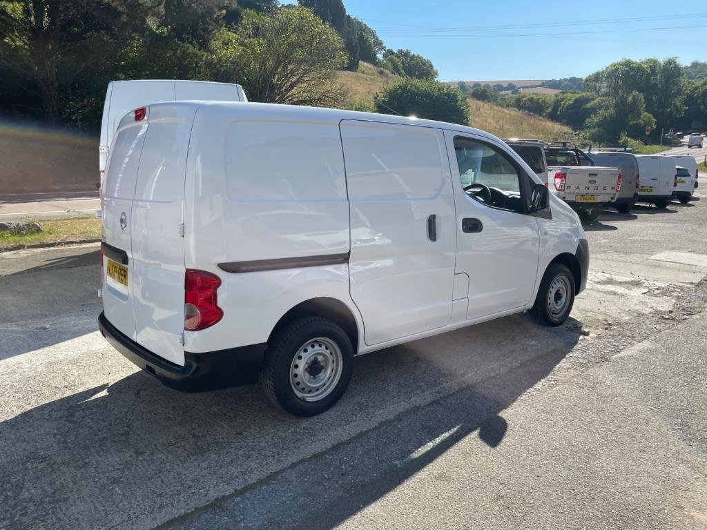 NISSAN NV200