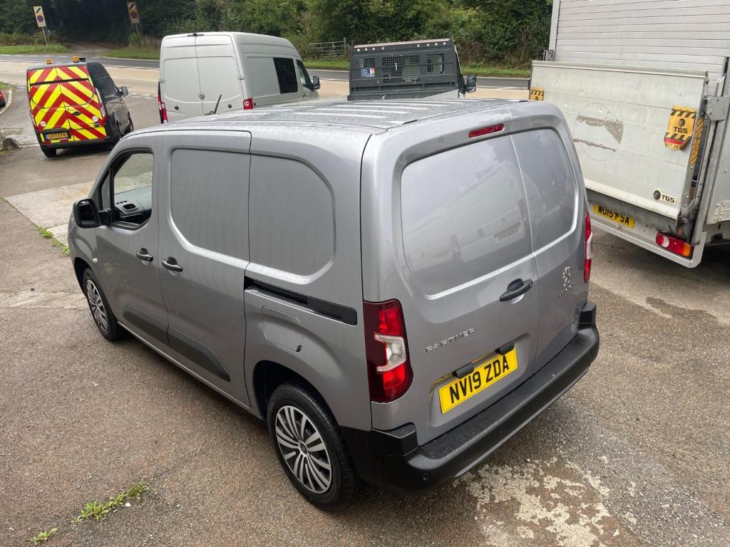 PEUGEOT PARTNER