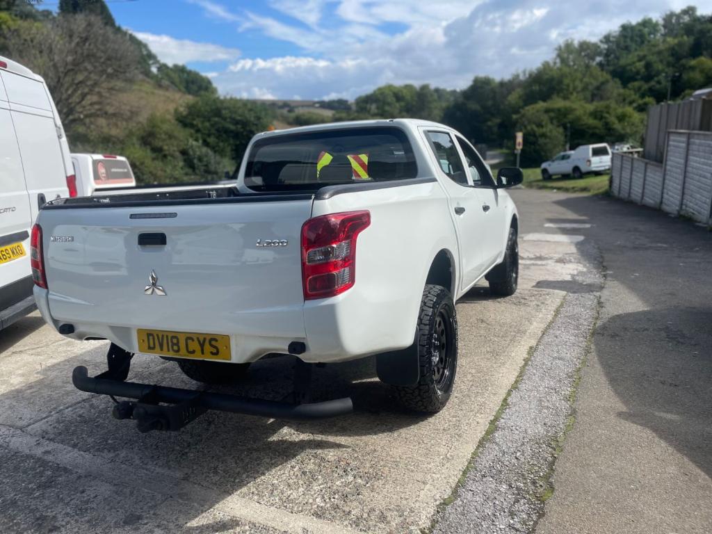MITSUBISHI L200