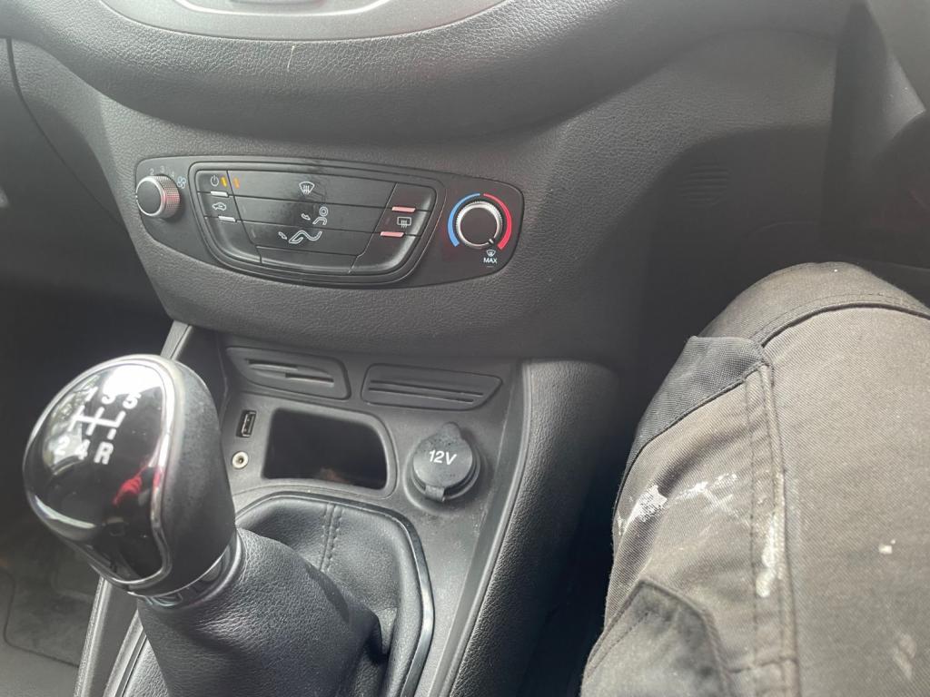 FORD TRANSIT COURIER