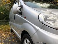 VAUXHALL VIVARO