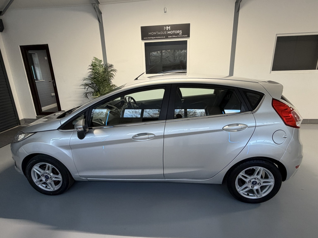 View FORD FIESTA 1.3 Zetec