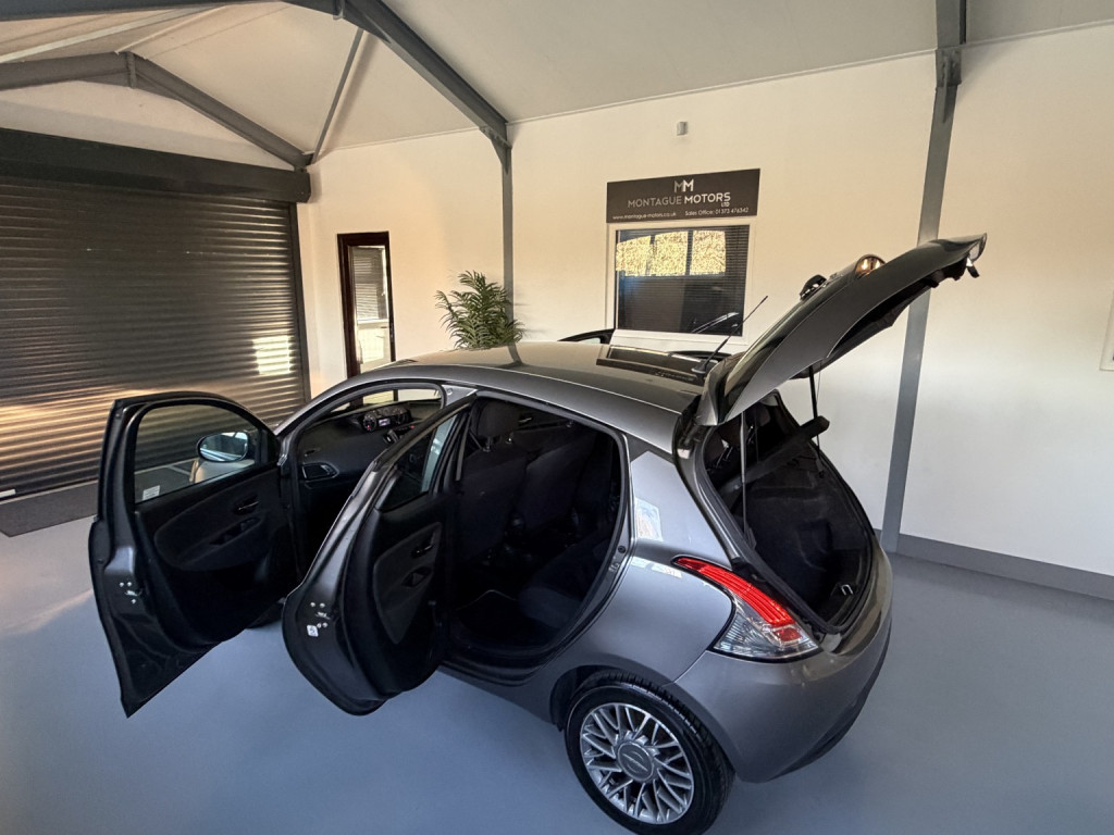 View CHRYSLER YPSILON 1.2 Ypsilon 1.2 Se