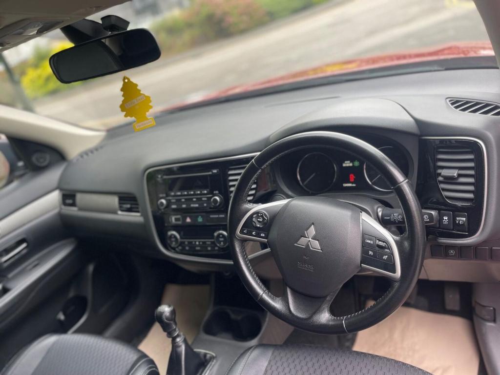 MITSUBISHI OUTLANDER