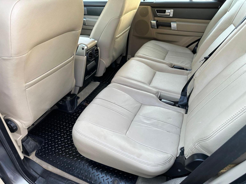 View LAND ROVER DISCOVERY 4 3.0 SD V6 Graphite Auto 4WD Euro 6 (s/s) 5dr