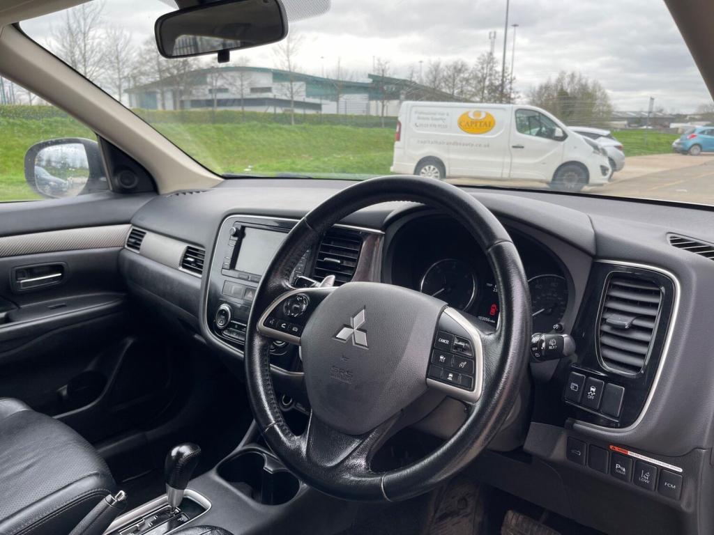 MITSUBISHI OUTLANDER