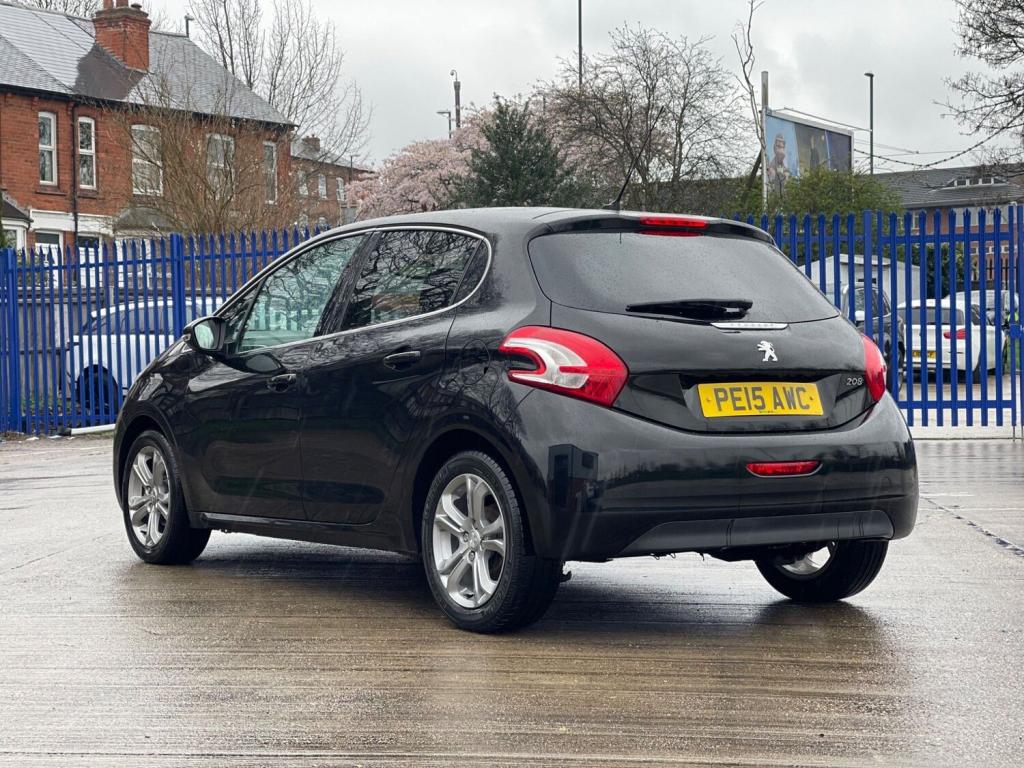 PEUGEOT 208