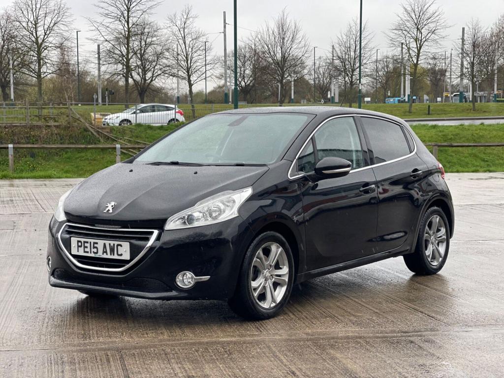 PEUGEOT 208
