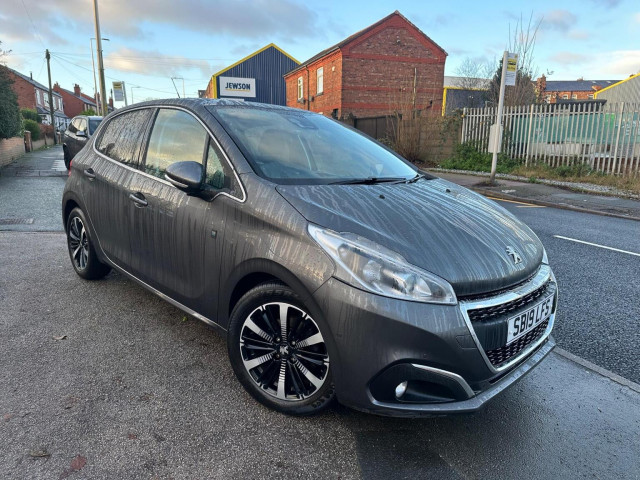 PEUGEOT 208