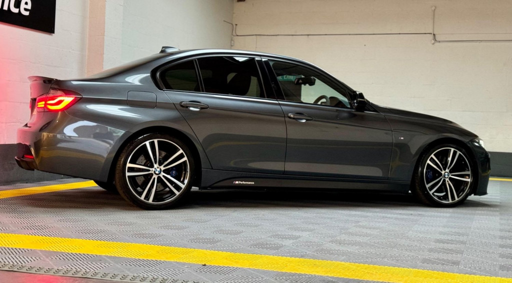 BMW 3 SERIES