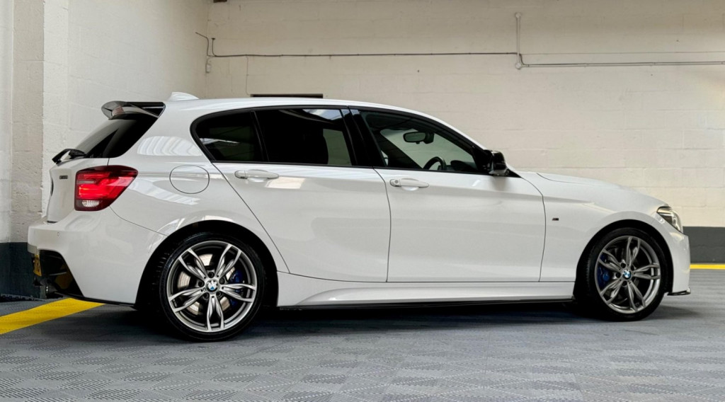 BMW 1 SERIES