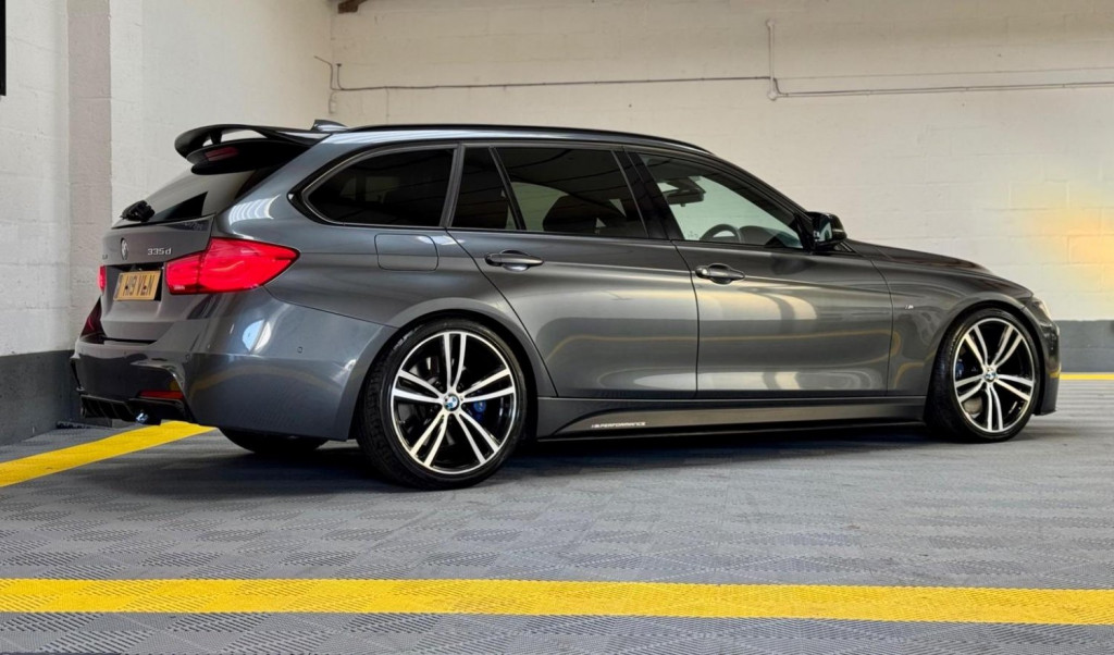 BMW 3 SERIES